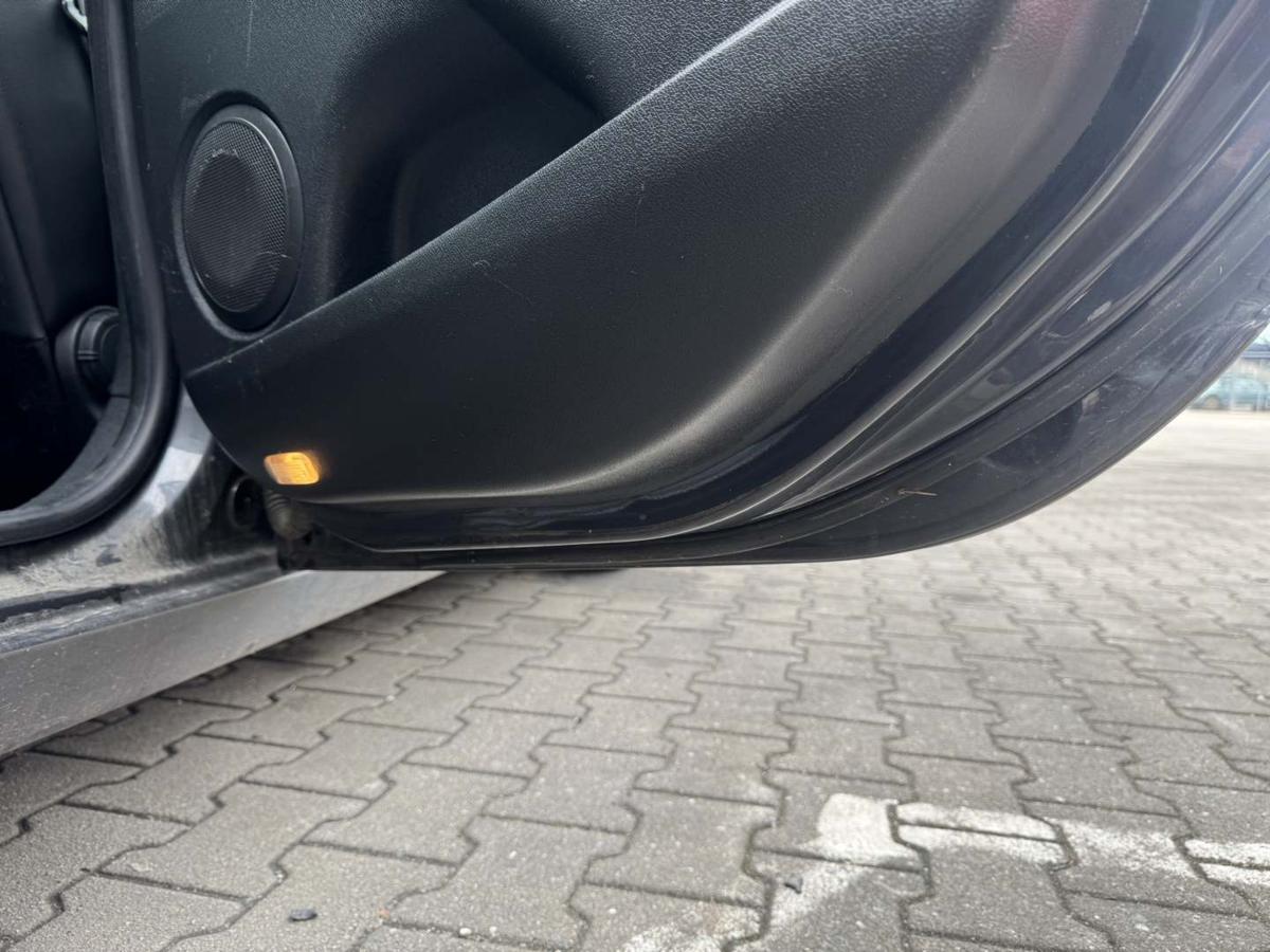 Renault Megane 3 Grandtour original T&uuml;r hinten rechts TEB66 Graphitschwarz Rohbau Bj.2011